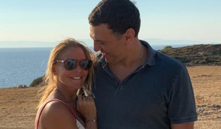 Βασίλης Κικίλιας: Σε ρόλο φωτογράφου για χάρη της Τζένη Μπαλατσινού