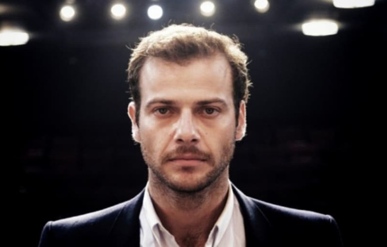 Ορέστης Τζιόβας: Αποκαλύπτει αν είναι ερωτευμένος και αν θα ξαναπαντρευόταν