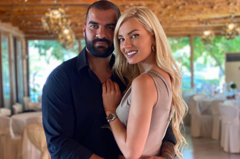 Τζούλια Νόβα: Η αδημοσίευτη φωτογραφία από τον γάμο της που ενθουσίασε τους θαυμαστές της