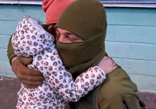 Ουκρανία: 7χρονη έσπασε τον κουμπαρά της για να αγοράσει αλεξίσφαιρο γιλέκο για έναν στρατιώτη