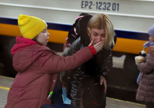 Πόλεμος στην Ουκρανία: Άδεια παραμονής για ένα χρόνο σε όσους έρχονται στην χώρα μας