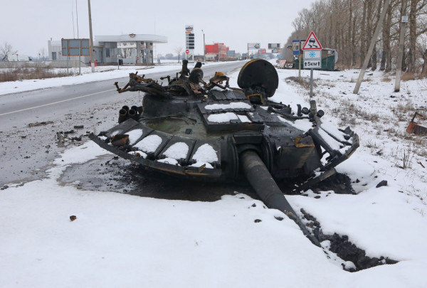 Ρωσία: 498 ρώσοι στρατιωτικοί σκοτώθηκαν και σχεδόν 1.600 τραυματίστηκαν στην επίθεση κατά της Ουκρανίας