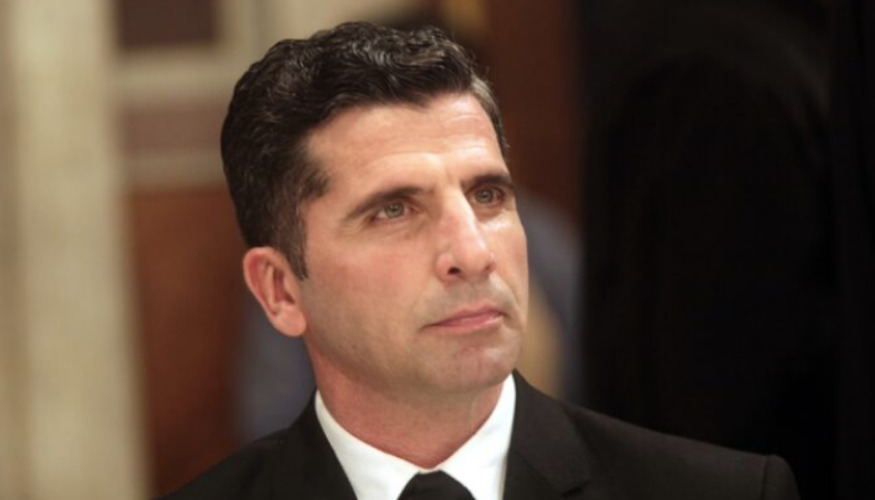 Θανάσης Βισκαδουράκης: «Γνώρισα τον πατέρα μου στα 18 και έμαθα τη νοηματική για να συνεννοούμαστε»