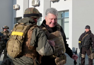 Πέτρο Ποροσένκο: Οι Ουκρανοί δεν θα δεχθούν αλλαγή των συνόρων τους