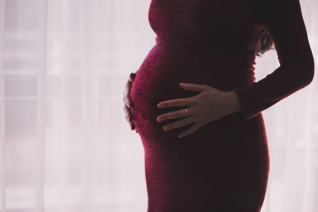 Έρευνα: Υπερδιπλάσιος ο κίνδυνος σοβαρών επιπλοκών στην εγκυμοσύνη για τις έγκυες με κοροναϊό