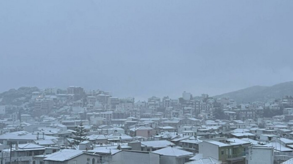 Κακοκαιρία Φίλιππος: Στα λευκά «ντύθηκε» η Σκιάθος- Εντυπωσιακές εικόνες