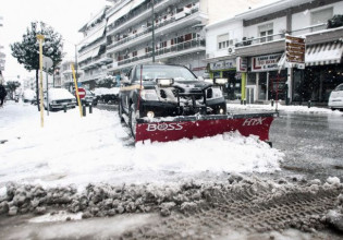 Στα λευκά τα βορειοανατολικά προάστια – Ποιοι δρόμοι έχουν κλείσει, δείτε live