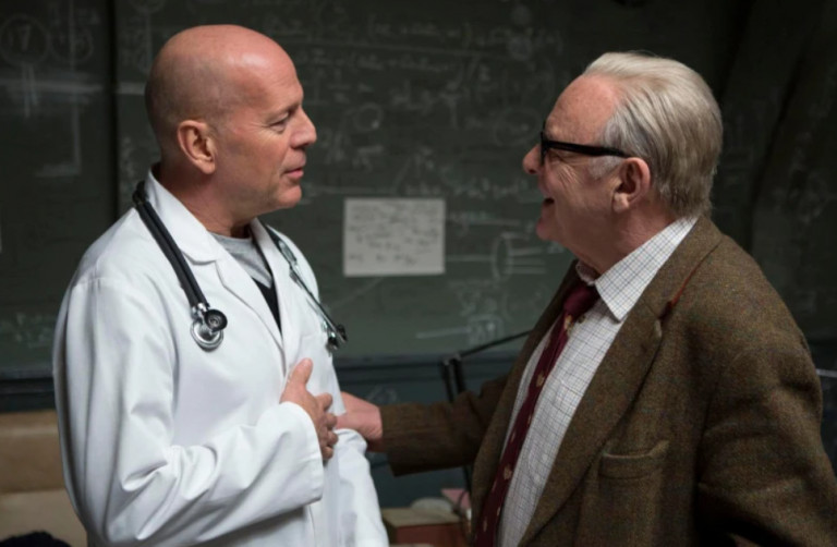 Άντονι Χόπκινς: Το συγκινητικό μήνυμά του προς τον Μπρους Γουίλις – «Οι προσευχές μου είναι με εσένα»