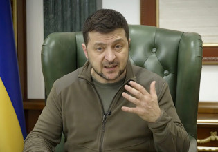 Ζελένσκι: Έγκλημα κατά της ανθρωπότητας οι επιθέσεις στην Μαριούπολη