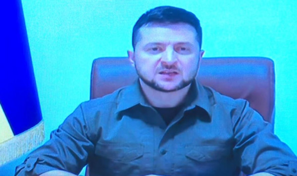 Ζελένσκι: Θάβουμε τους νεκρούς μας σε πάρκα – Οι Ρώσοι βιάζουν, σκοτώνουν, βασανίζουν όπως οι Ναζί