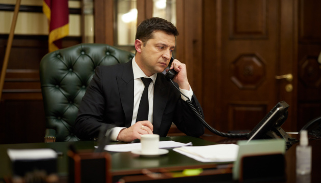 Ζελένσκι: Το ειδικό τηλέφωνο που του έδωσαν οι Αμερικάνοι για να βρίσκονται σε επικοινωνία