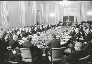 Η «ανάσταση» του ΝΑΤΟ και τα διλήμματα για την επόμενη ημέρα