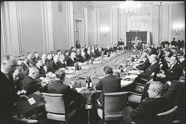 Η «ανάσταση» του ΝΑΤΟ και τα διλήμματα για την επόμενη ημέρα