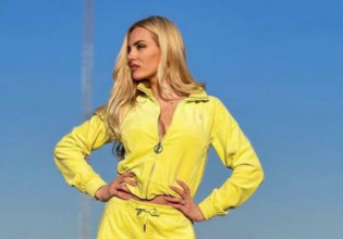 Τζούλια Νόβα: Βόλτες στη θάλασσα μαζί με την μικρή Δάειρα