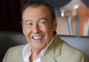 Ο Τόλης Βοσκόπουλος τιμήθηκε από τα βραβεία Grammy