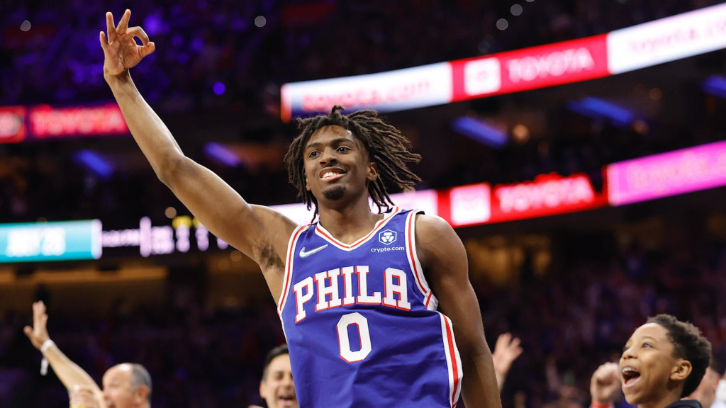 Οι Σίξερς «καθάρισαν» τους Ράπτορς με μαγικό Μάξεϊ