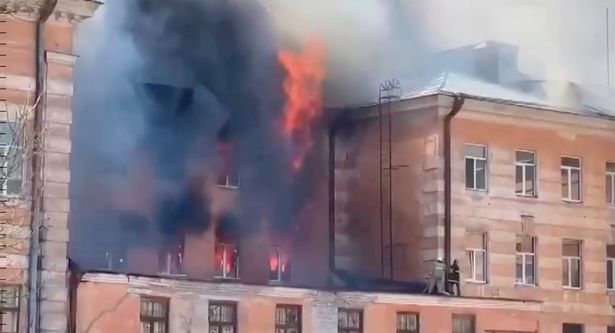 Ρωσία: Μεγάλη φωτιά σε κτίριο των ενόπλων δυνάμεων - Ενας νεκρός και πολλοί τραυματίες