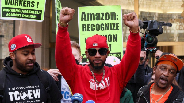 Amazon: Για πρώτη φορά εργαζόμενοι δημιουργούν το δικό τους σωματείο