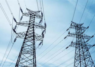 Οικονόμου: Διαψεύδει τα σενάρια για ρεύμα με δελτίο και για αναδρομική χρέωση της ρήτρας αναπροσαρμογής