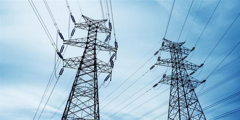 Οικονόμου: Διαψεύδει τα σενάρια για ρεύμα με δελτίο και για αναδρομική χρέωση της ρήτρας αναπροσαρμογής