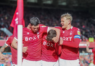 Χωρίς… φρένα η Νότιγχαμ, ανέβηκε τρίτη (2-0)