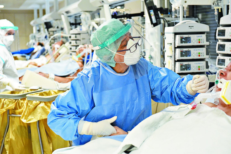 Κοροναϊός: Η απλή εξέταση που δείχνει για ποιους νοσηλευόμενους ασθενείς ο κίνδυνος «χτυπάει κόκκινο»