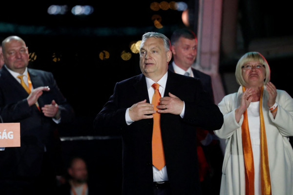 Ουγγαρία: Ο εκλογικός θρίαμβος του Όρμπαν δοκιμάζει τις αντοχές της ΕΕ