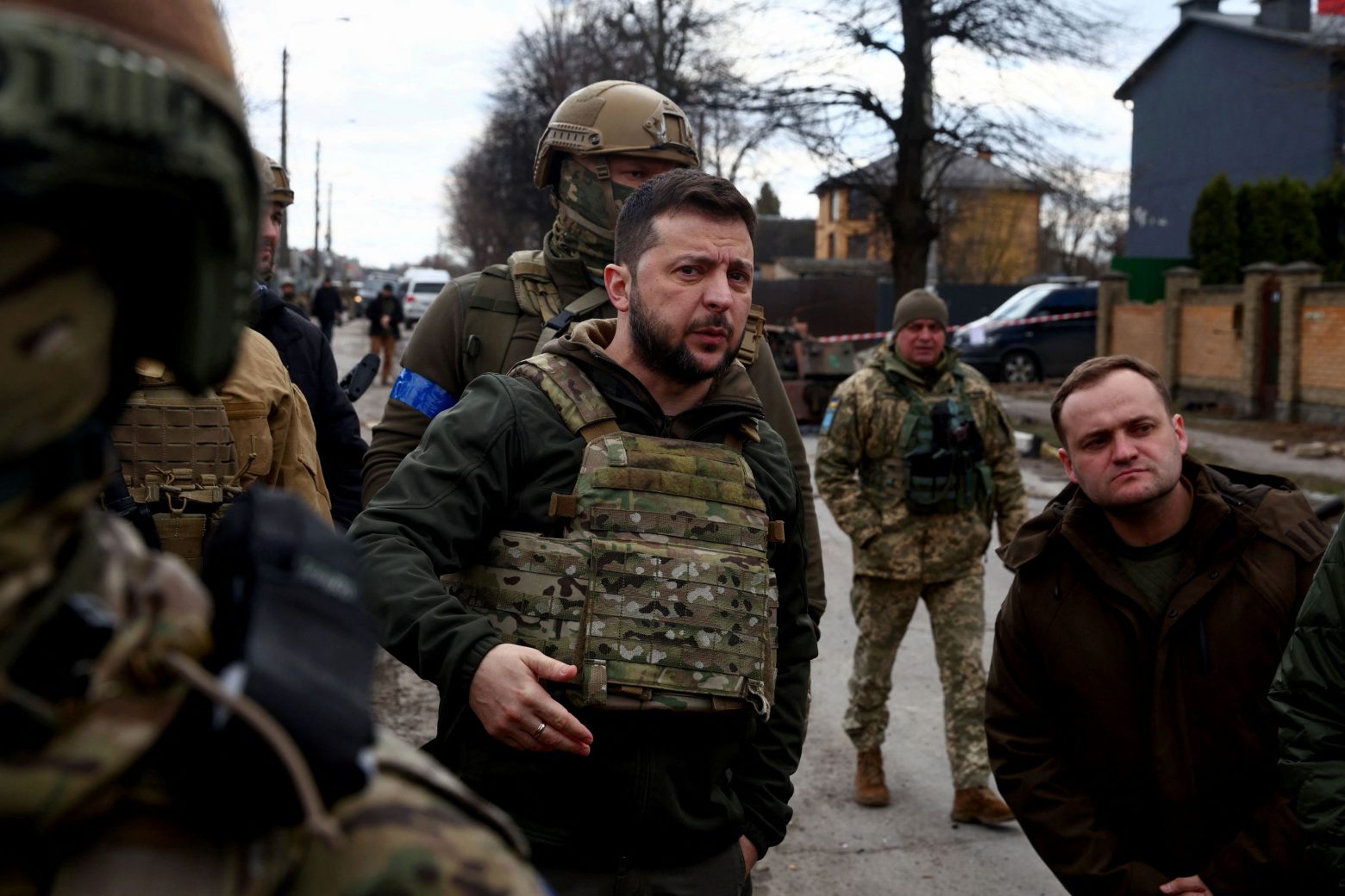 Ζελένσκι: Στην Μπούκα ο Ουκρανός πρόεδρος - «Πολύ δύσκολο να διαπραγματευτείς όταν βλέπεις τι έχουν κάνει εδώ»