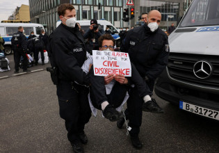 Κλιματική αλλαγή: Σύλληψη επιστήμονα της NASA που αλυσοδέθηκε στην JP Morgan Chase