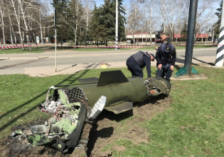 Ουκρανία: «Βόμβα διασποράς» προκάλεσε το μακελειό στον σταθμό του Κραματόρσκ