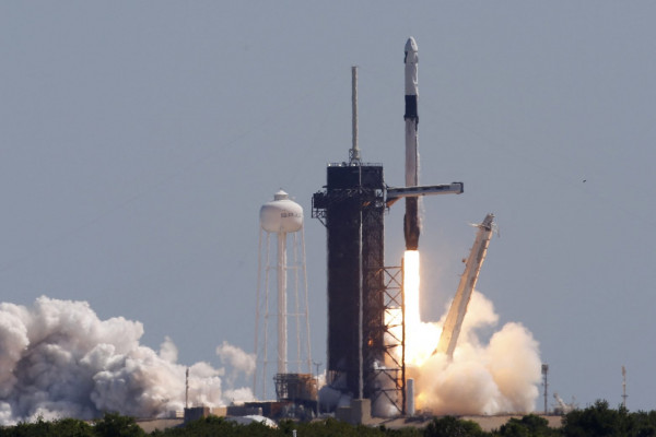SpaceX: Εκτοξεύτηκε η πρώτη τουριστική αποστολή στον Διεθνή Διαστημικό Σταθμό
