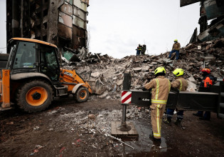 Ουκρανία: «Τουλάχιστον 1.200 πτώματα έχουν ανακαλυφθεί στην περιοχή του Κιέβου»