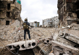 Ουκρανία: Μάχες με νεκρούς σε όλο το Ντονμπάς, απανωτές εκρήξεις στο Κίεβο – Απειλούν με κλιμάκωση οι Ρώσοι