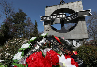 Moskva: Ένας ναύτης νεκρός και 27 αγνοούμενοι από τη βύθιση του πλοίου, σύμφωνα με τη Ρωσία