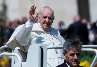 Πάπας: «Να μη συνηθίσουμε στον πόλεμο» – Το πασχαλινό μήνυμα του Ποντίφικα με αναφορά στην Ουκρανία