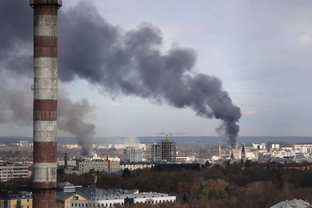 Πόλεμος στην Ουκρανία: Οι Ρώσοι βομβάρδισαν αποθήκη με όπλα ξένης κατασκευής στη Λβιβ