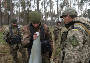 Ζελένσκι: Συνομίλησε με τον Μπόρις Τζόνσον για μια «νέα φάση» στρατιωτικής βοήθειας
