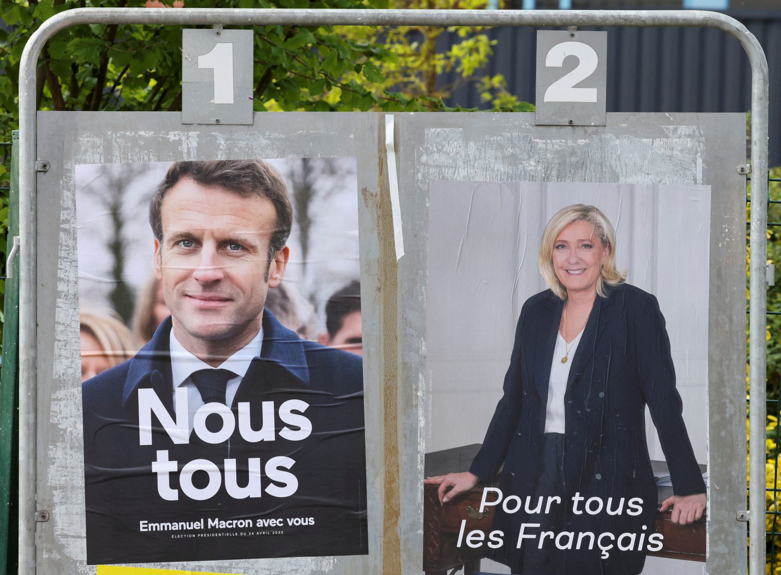 Εκλογές στη Γαλλία: «Σαρώνει» η Λεπέν στις υπερπόντιες περιοχές - Η «κατάρα» 20 ετών που κυνηγά ο Μακρόν