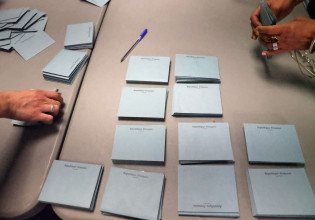 Εκλογές στη Γαλλία: Τα πραγματικά ποσοστά Μακρόν και Λεπέν εάν υπολογιστούν τα λευκά, τα άκυρα και η αποχή