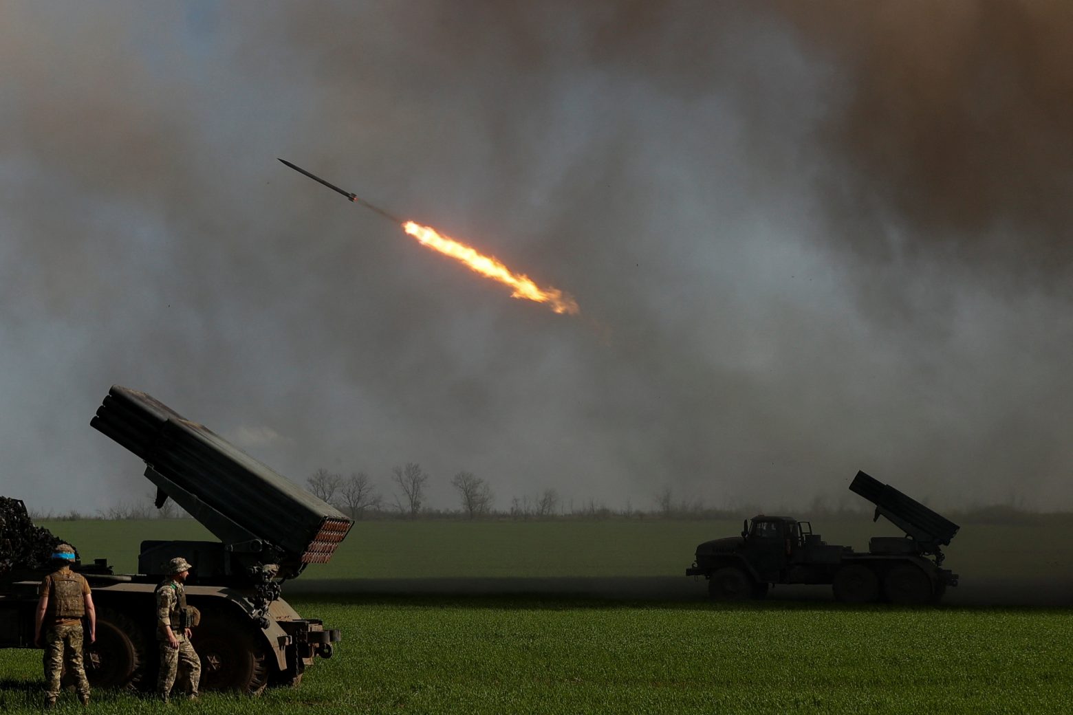 Πόλεμος στην Ουκρανία: Ξεκινά η μετάβαση στα νατοϊκά όπλα - Για αποστολή αεροπλάνων και τανκς πιέζει η Βρετανία