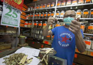 Κοροναϊός: Η Κίνα επιχειρεί να αντιμετωπίσει την πανδημία με παραδοσιακές «θεραπείες»