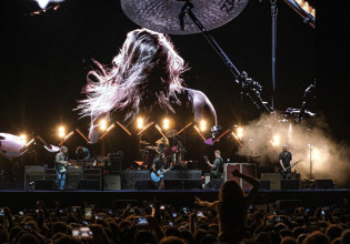 Foo Fighters: Ακυρώνουν την περιοδεία τους μετά τον θάνατο του Τέιλορ Χόκινς