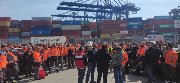 Cosco: Απεργία στο λιμάνι – Ψίχουλα χαρακτηρίζουν οι εργαζόμενοι την πρόταση της διοίκησης για την υπογραφή ΣΣΕ