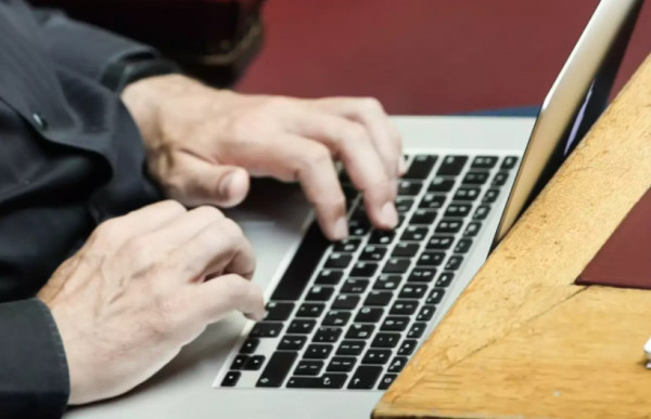 Στο «φως» της δημοσιότητας τα πρόσωπα του κυκλώματος για τις ηλεκτρονικές απάτες