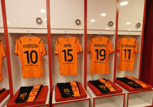 Με τα ονόματα των πόλεων που βομβαρδίστηκαν οι φανέλες των παικτών της Σαχτάρ (pics)