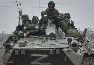 Πόλεμος στην Ουκρανία: Ο Ζελένσκι κατηγορεί τους ρώσους στρατιώτες ότι ναρκοθετούν τις περιοχές απ’ όπου αποχωρούν