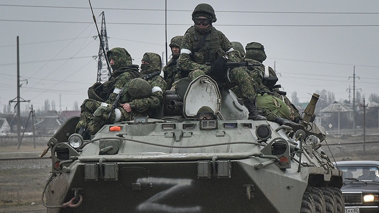 Πόλεμος στην Ουκρανία: Ο Ζελένσκι κατηγορεί τους ρώσους στρατιώτες ότι ναρκοθετούν τις περιοχές απ' όπου αποχωρούν