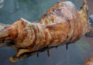 Πασχαλινό τραπέζι: Οδηγίες από τον ΕΟΔΥ για την ασφαλή κατανάλωση τροφίμων