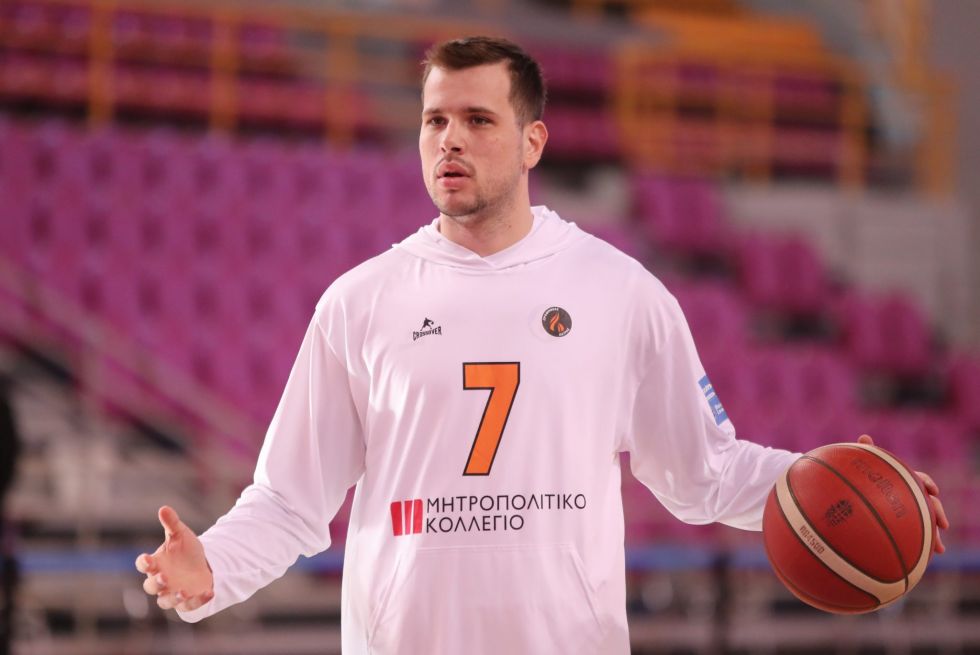 Ο Δημήτρης Αγραβάνης έσπασε μυθικό ρεκόρ του Νίκου Γκάλη (vids)