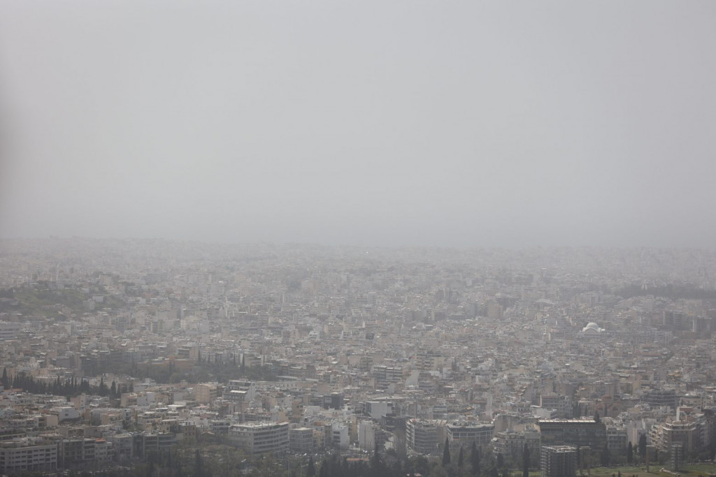 Καιρός: Καταιγίδες και αφρικανική σκόνη την Πέμπτη- Δείτε πού θα «χτυπήσουν»